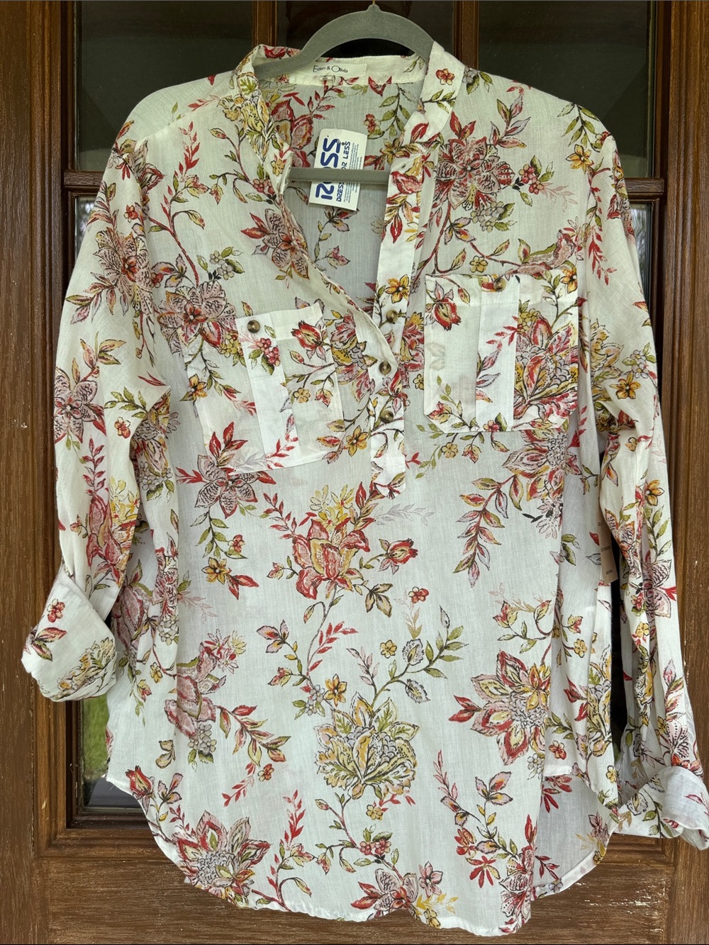 Eden & Olivia Ivory Button-Front Floral Shirt with Red & Gold Accents